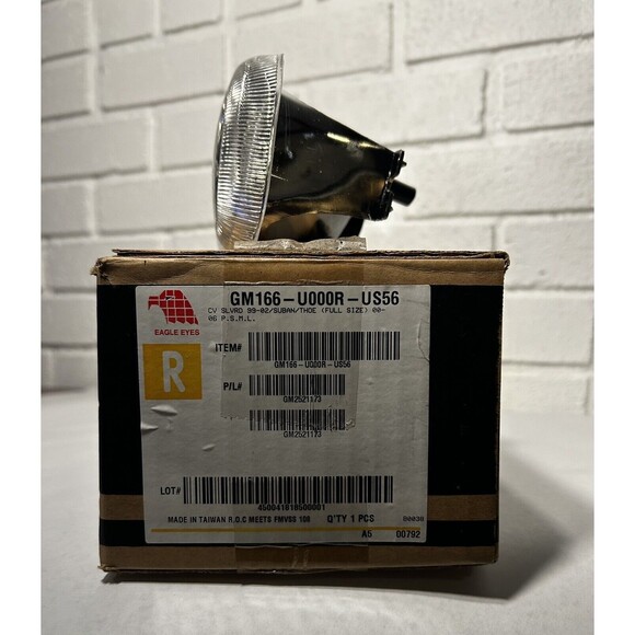 eagle eyes parking lamp 99-02 silverado 00-06 Suburban/Tahoe right side - Picture 3 of 10